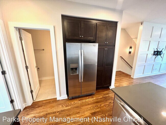Building Photo - 3 br, 3 bath House - 1035 Chester Ave #2