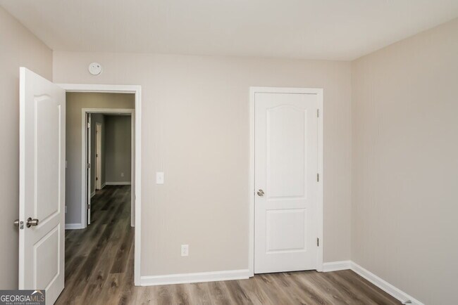 Building Photo - 7817 Cambridge Dr