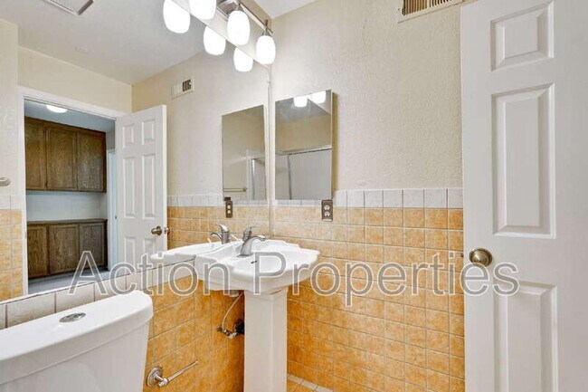 Building Photo - 947 La Mesa Terrace