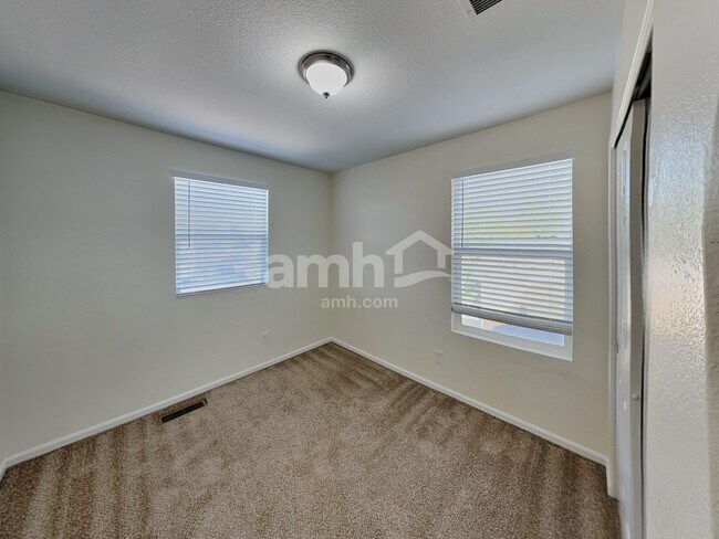 Building Photo - 861 Stagecoach Dr