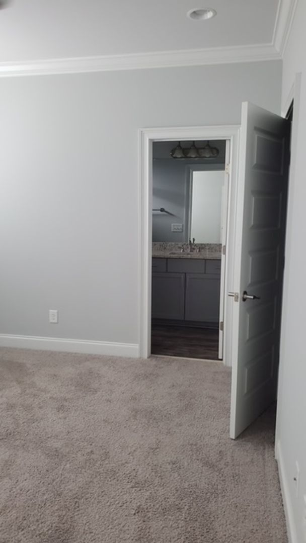 Building Photo - College Oaks A101