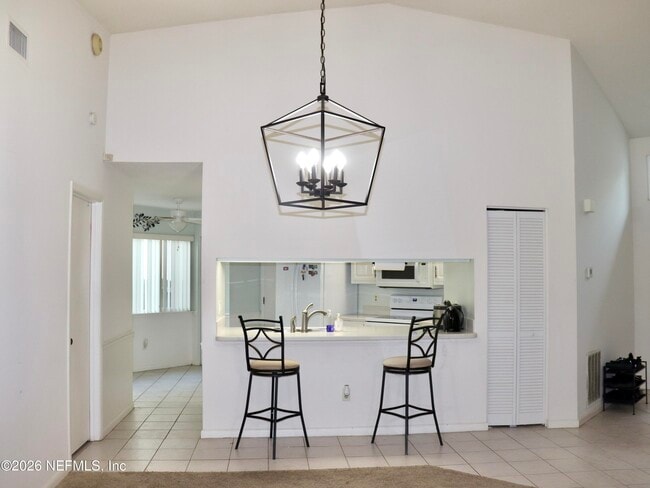 Building Photo - 11549 Kelvyn Grove Pl