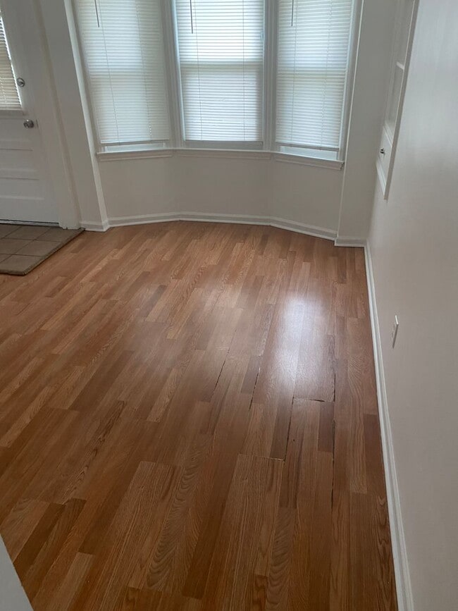 Building Photo - 3 bedroom, 1 bath bungalow with basement and 1 car garage