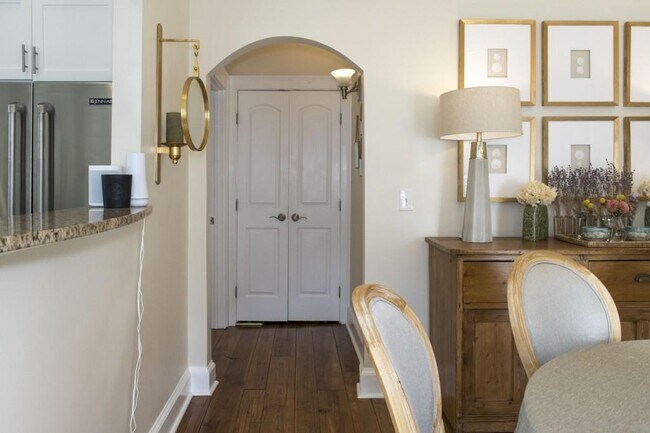 Building Photo - 801 Durant Pl NE