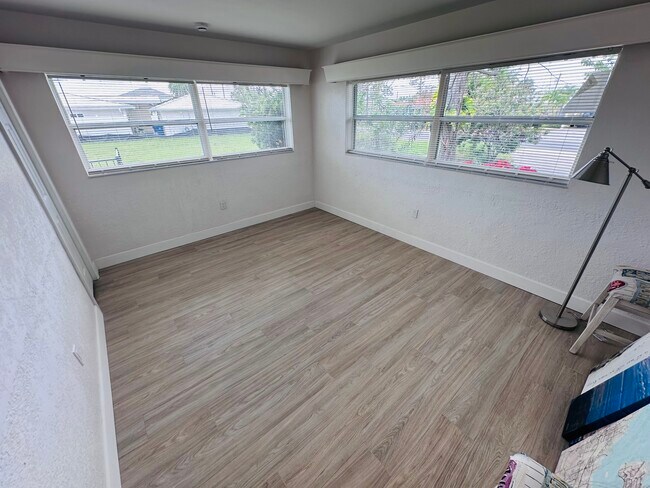 Building Photo - 3536 Belle Vista Dr E