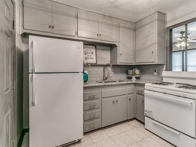 Building Photo - 4209 NE 19th St