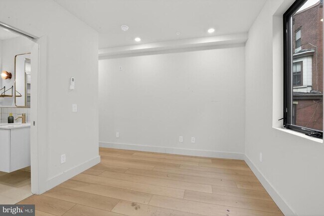 Building Photo - 2007 Cambridge St