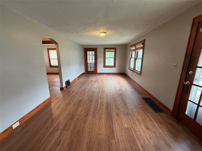 Building Photo - 4250 Harding Dr