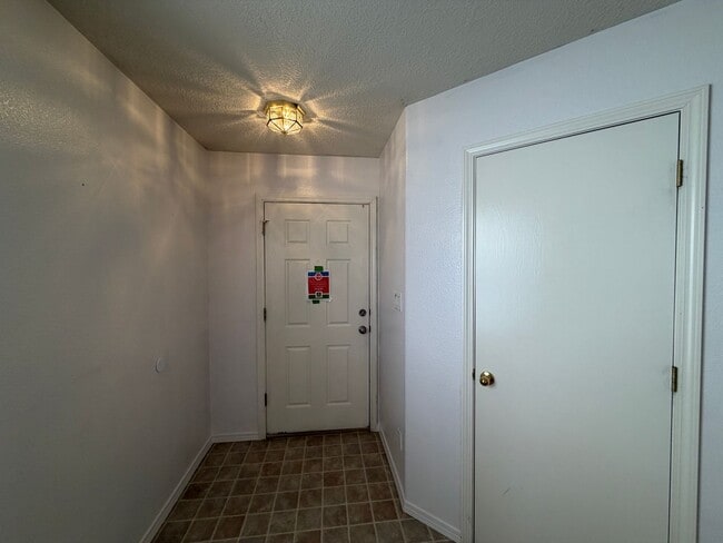 Building Photo - 3 Bedroom Single Story Available Near McMahon Blvd NW & Unser Blvd NW!