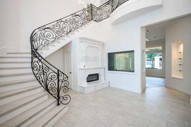 Building Photo - 422 Mignon Ln