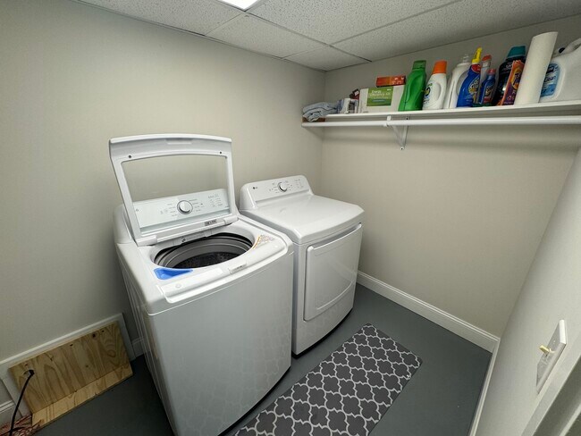 Building Photo - 110 Friendship Cir