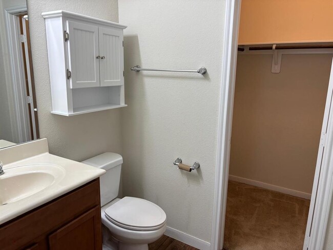 Building Photo - 2711 Skyview Long Dr