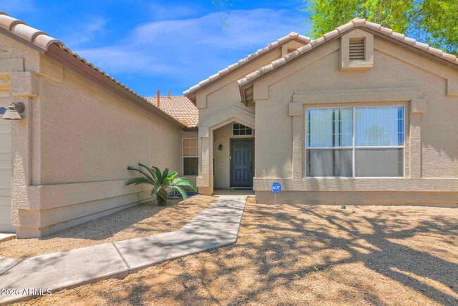 Building Photo - 360 S Pineview Dr