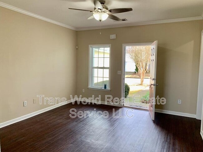 Building Photo - 4610 Blue Iris Way