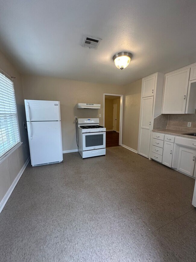 Building Photo - 332 Babb Dr