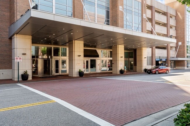 Building Photo - Elegant 1-Bed, 1-Bath Condo in Prime Virginia Beach Location!