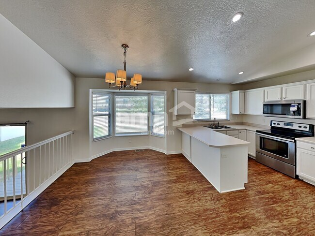 Building Photo - 8558 Laurel Oak Dr