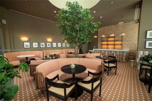 Building Photo - 11 NE 6th St