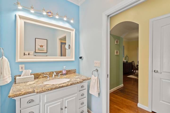 Building Photo - 614 SE 5th Ct