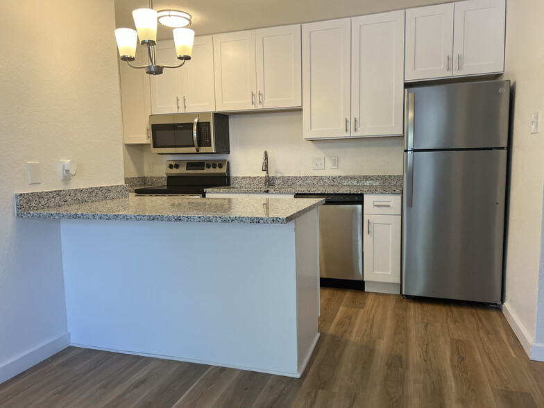 Unit Kitchen - Eagle Creek Landing