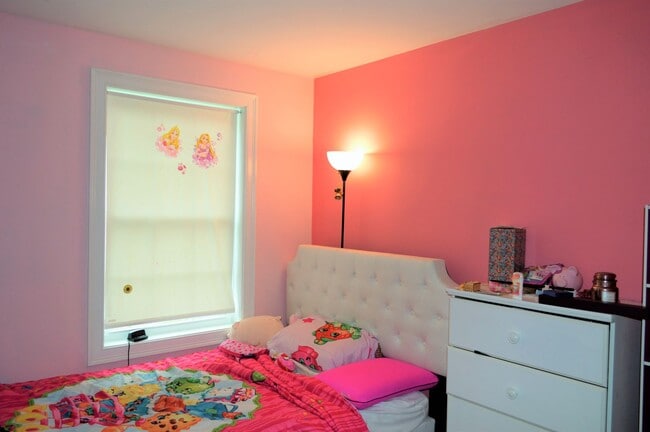 Building Photo - Spacious Four-Bedroom House in the Heart o...