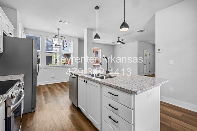 Building Photo - 936 S Wichita Ave
