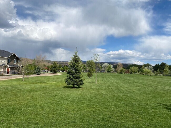 Building Photo - 7485 N Lucy Rose Ln