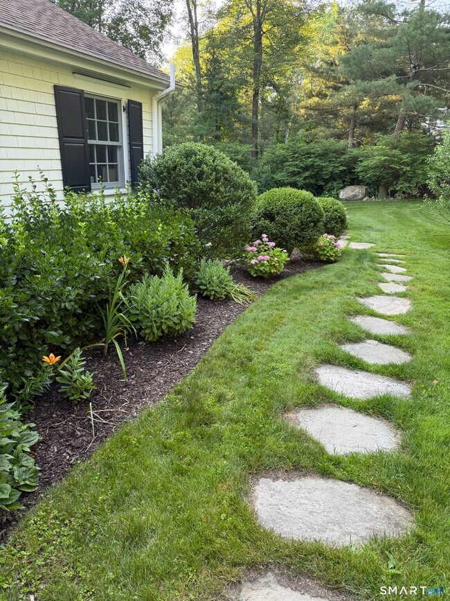 Building Photo - 61 Bittersweet Ln