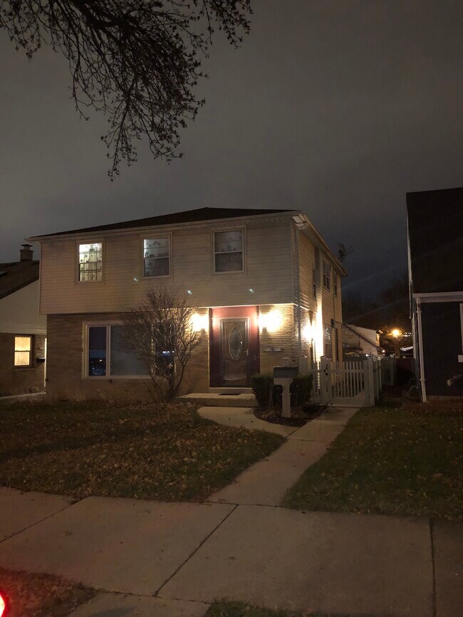 Building Photo - 2952 S 38th St