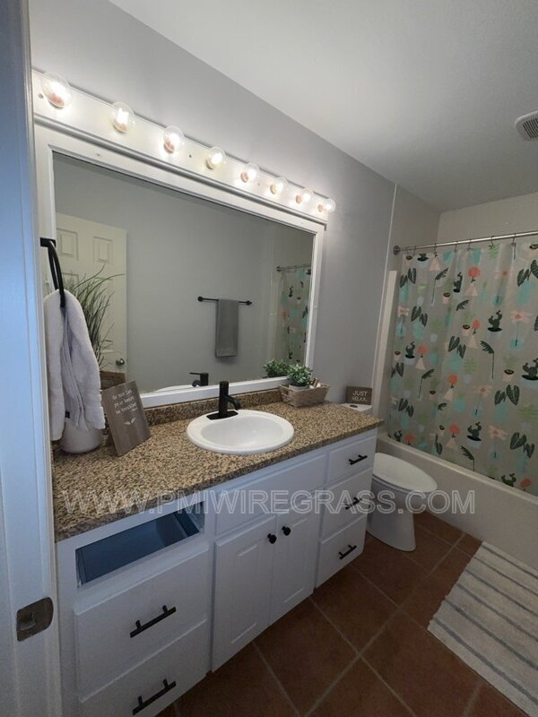 Building Photo - 202 Pondella Dr