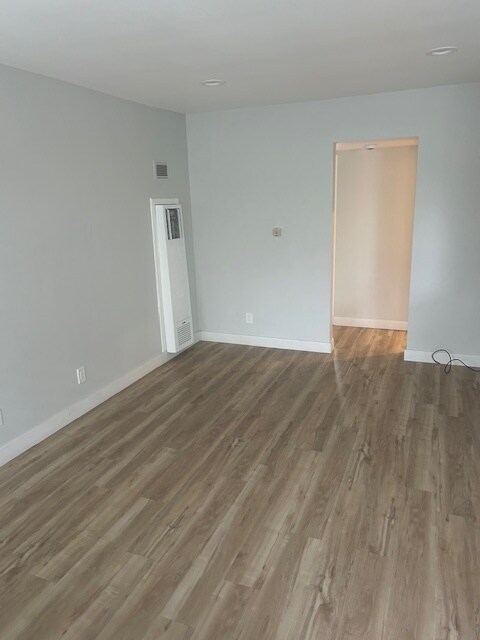 Living room - 1534 Manhattan Beach Blvd