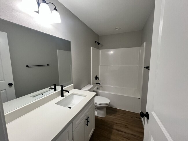 Building Photo - 107 Grant Dr