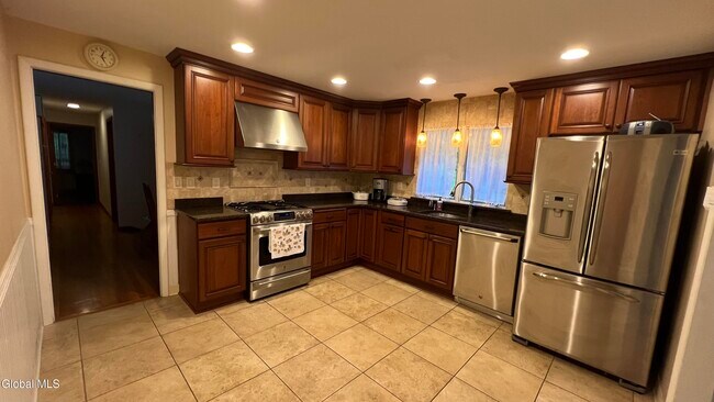 Building Photo - 275 Bloomingrove Dr