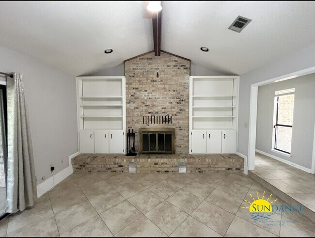 Building Photo - Charming 3-Bedroom Brick Home in Bluewater Bay Community, Caribbean East
