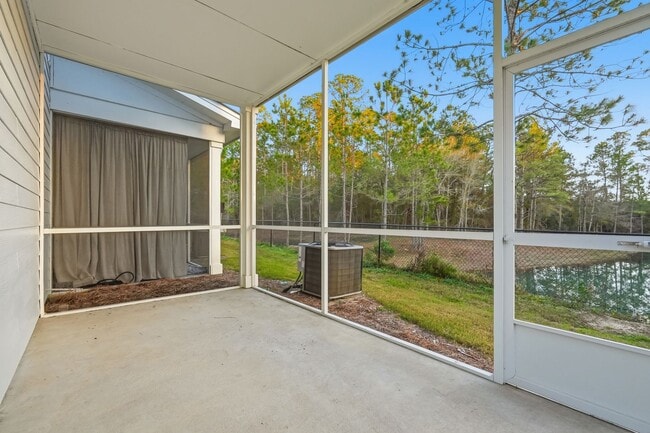 Building Photo - 3 Bedroom End Unit with a Lake View!!