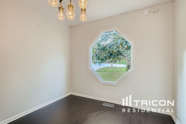 Building Photo - 1726 Hickory Grove Way NW