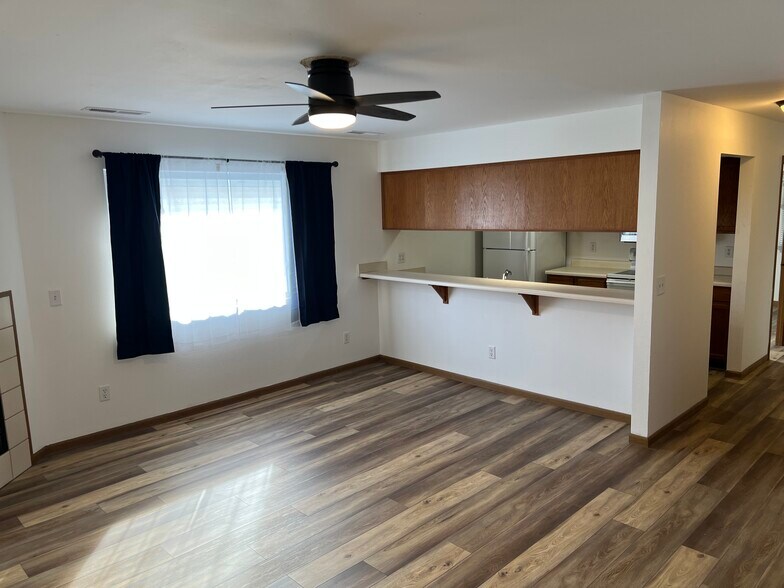 Living - 457 N Front St