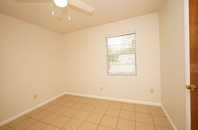 Building Photo - 260 Glenview Ave