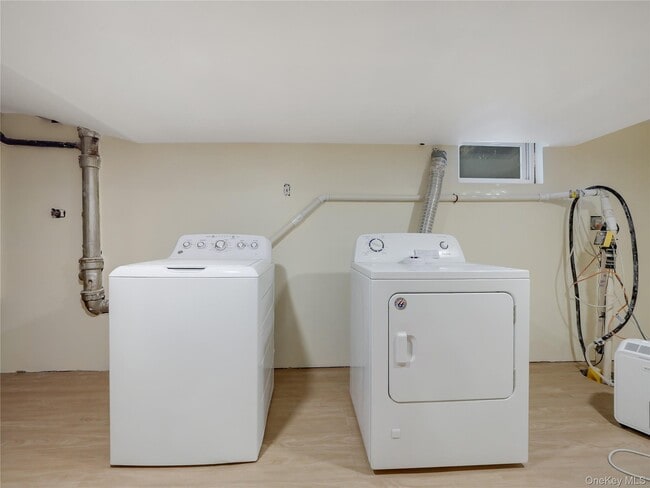 Building Photo - 18 Hughes St