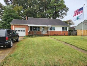 Building Photo - Spacious Home in Great Neighborhood
