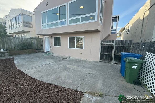 Building Photo - Newly Remodeled 5BR/3BA Home w/ City + Ocean Views in Daly City