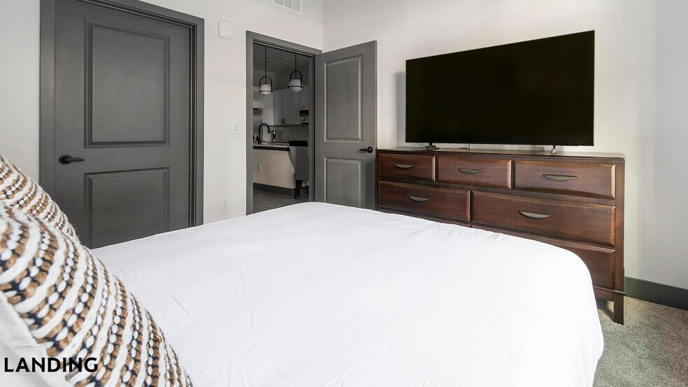 Building Photo - 944 Broadcast Pl