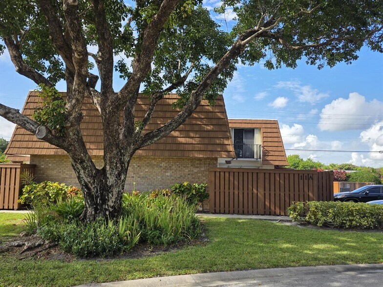 Building Photo - 3900 County Line Rd