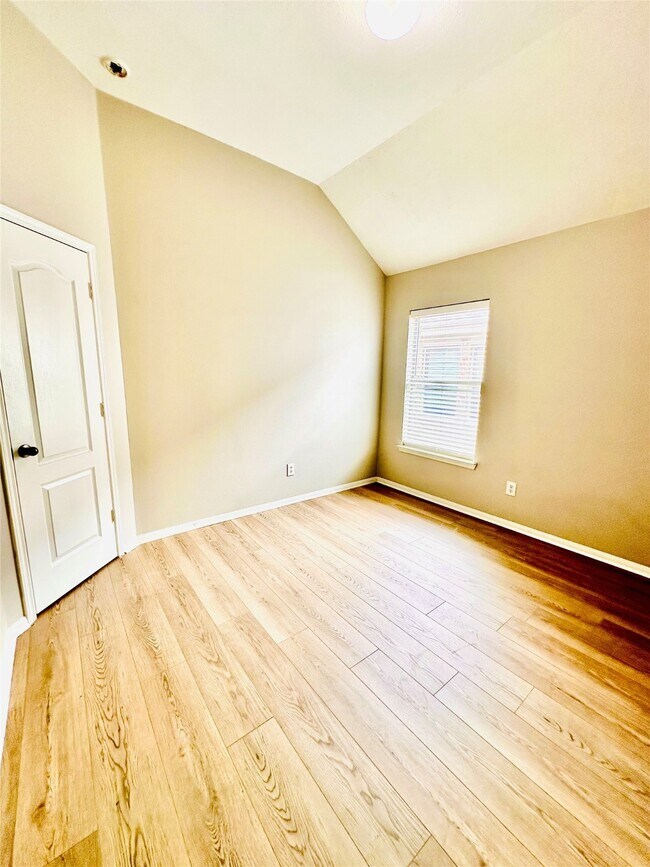 Building Photo - 20747 Pine Rain Ct