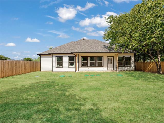 Building Photo - 2411 Mercedes St