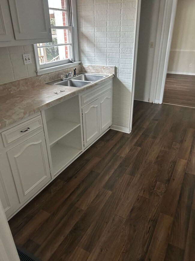 Building Photo - 321 Soperton Ave