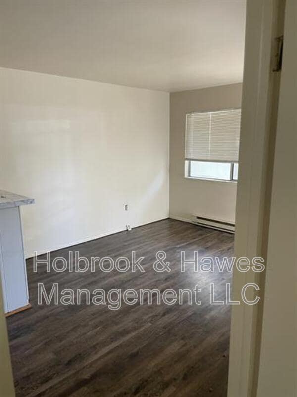 Building Photo - 225 N Sherwood St