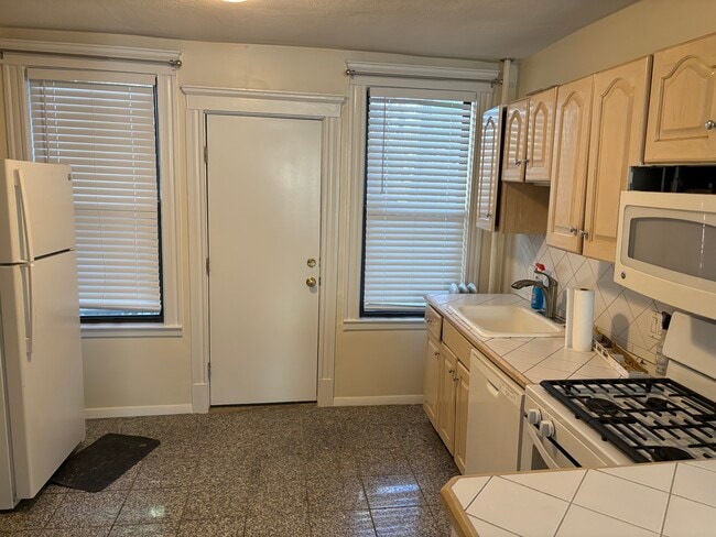 Building Photo - 6 Bellvista Rd