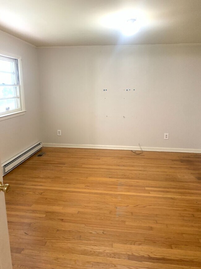 Building Photo - 4 bedroom single-family house near Cameron...