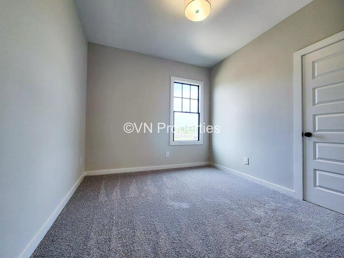 Building Photo - 1024 Windsor Dr